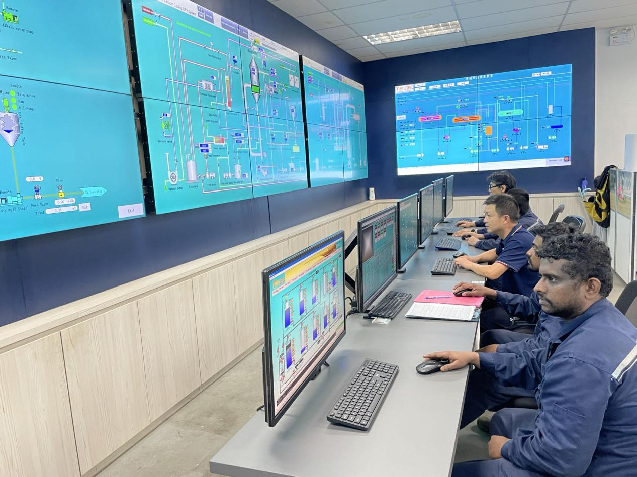 1701216492100640.png 新加坡A公司中央控制室.png